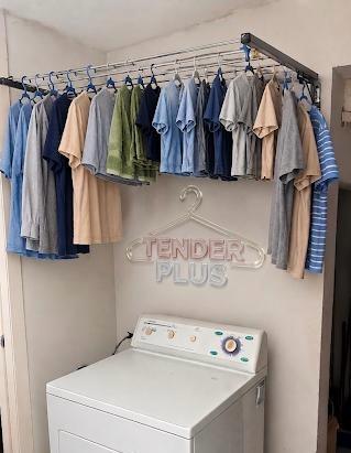 Ropa tendida en un tendedero Tender Plus